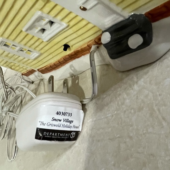 DEPT. 56 National Lampoon’s Christmas Vacation “Griswold Holiday House” - NIB - Picture 13 of 14